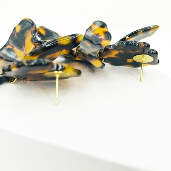 Paper Lily Earrings in Tortoise - Picture 6 of 8